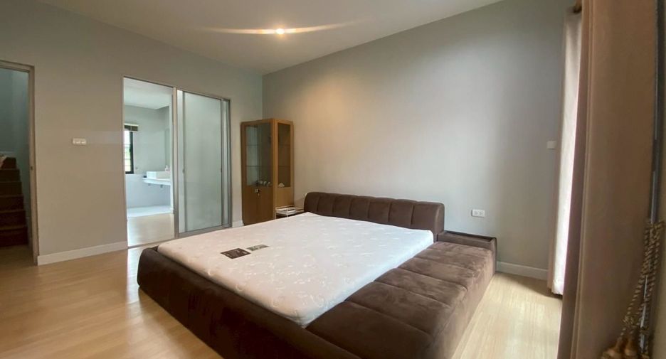 For sale 3 bedrooms townhouse in Lak Si, Bangkok