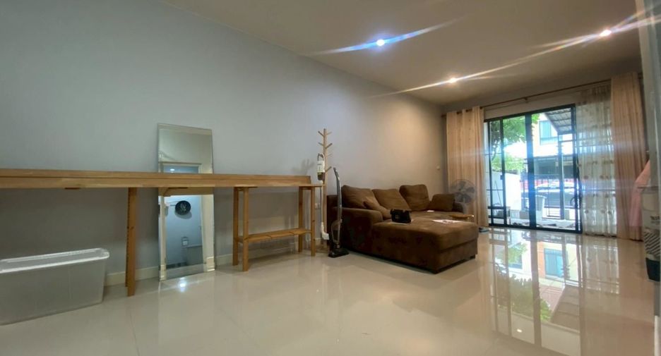 For sale 3 bedrooms townhouse in Lak Si, Bangkok