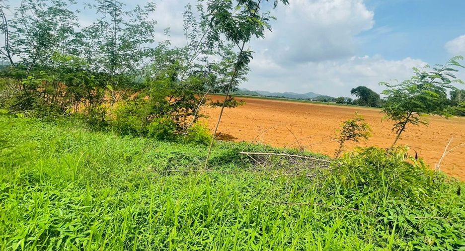 Terreno en venta en Phatthana Nikhom, Lopburi