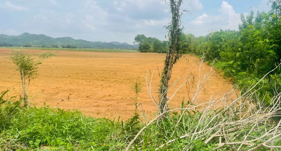 Terreno en venta en Phatthana Nikhom, Lopburi