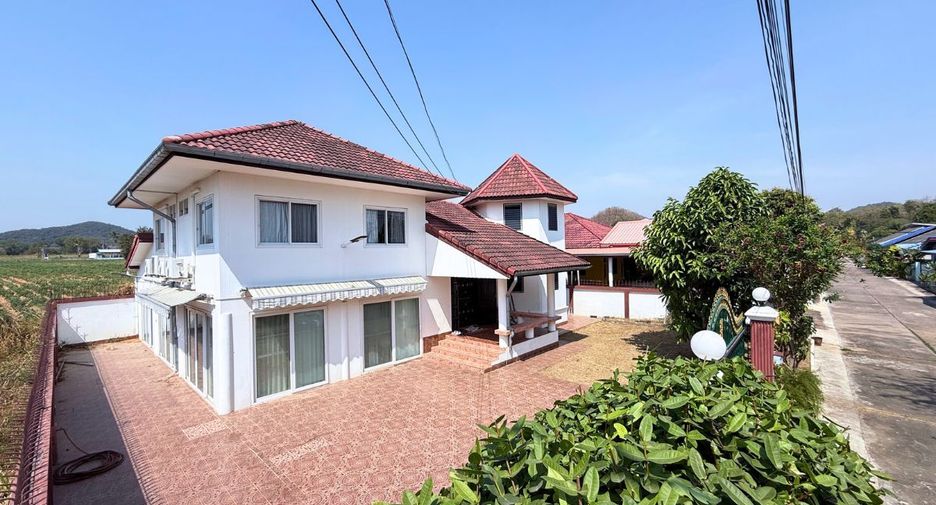 Haus zum Kauf mit 5 Zimmer in Sattahip, Pattaya