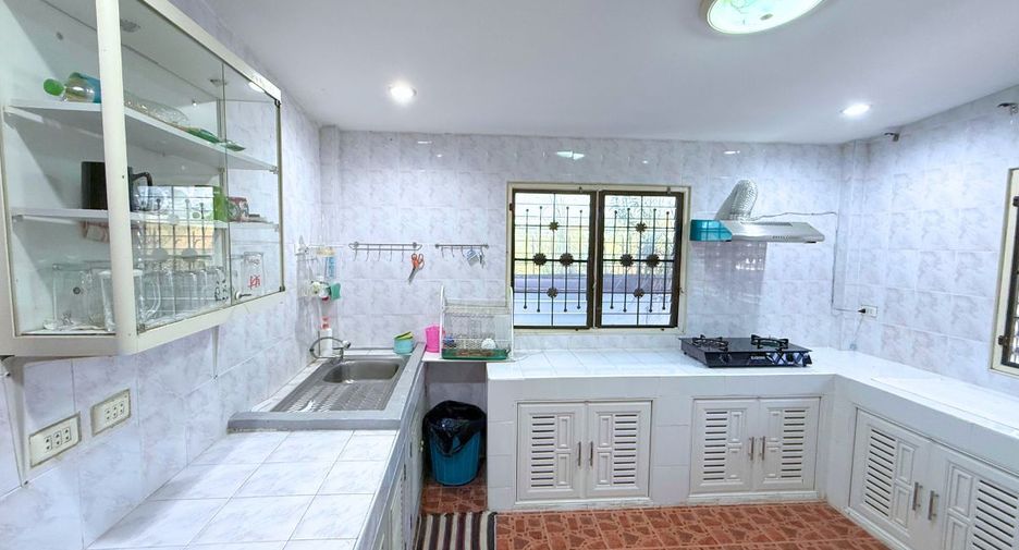 Haus zum Kauf mit 5 Zimmer in Sattahip, Pattaya