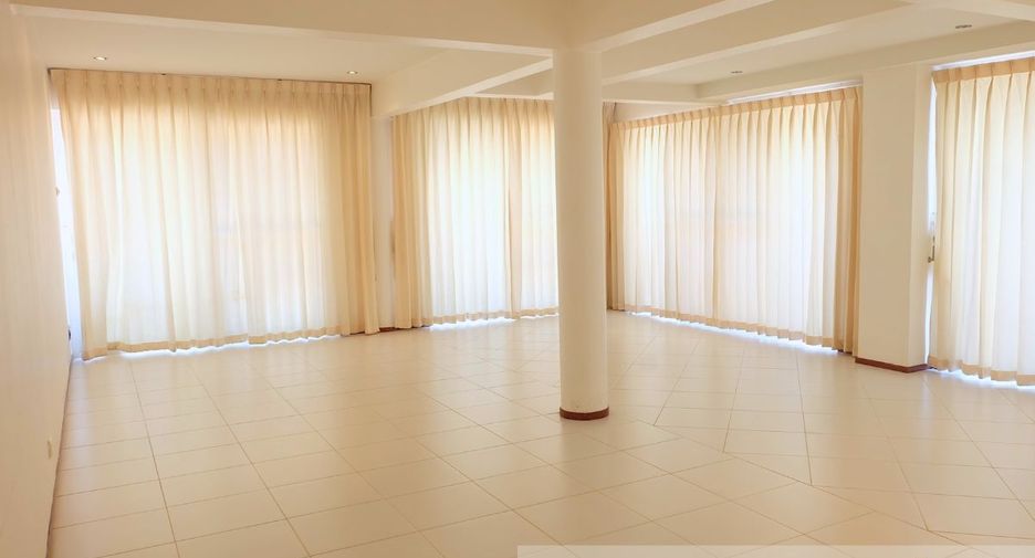 Haus zum Kauf mit 5 Zimmer in Sattahip, Pattaya