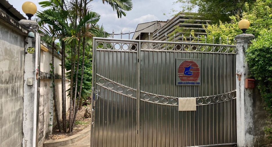 For sale 3 bedrooms warehouse in Krathum Baen, Samut Sakhon