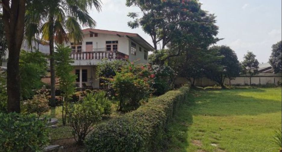 For sale 3 bedrooms warehouse in Krathum Baen, Samut Sakhon