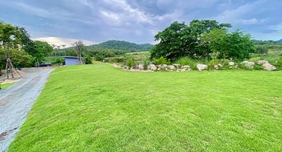 Terreno en venta en Si Racha, Chonburi