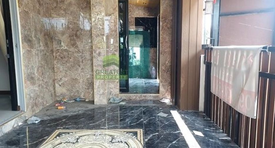 For sale 3 bed townhouse in Mueang Samut Sakhon, Samut Sakhon