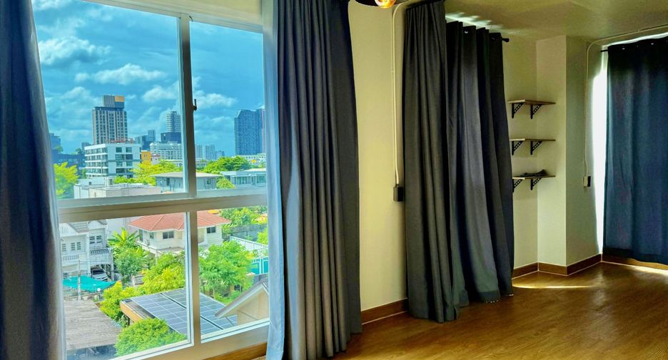 For sale 2 bedrooms condo in Phra Khanong, Bangkok
