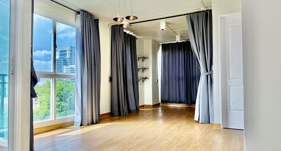 For sale 2 bedrooms condo in Phra Khanong, Bangkok