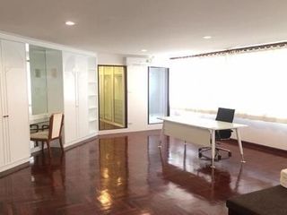 À louer 4 chambres maison à Watthana, Bangkok