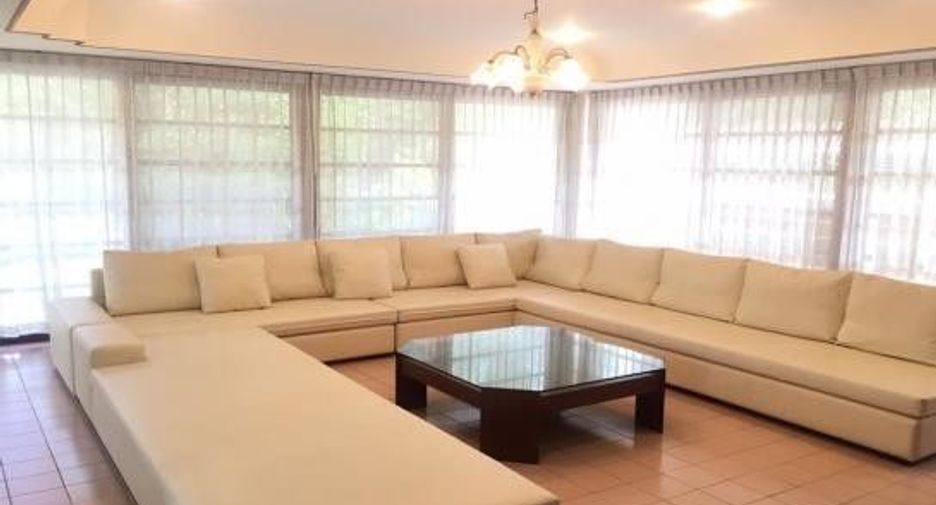 Haus zur Miete mit 4 Zimmer in Watthana, Bangkok