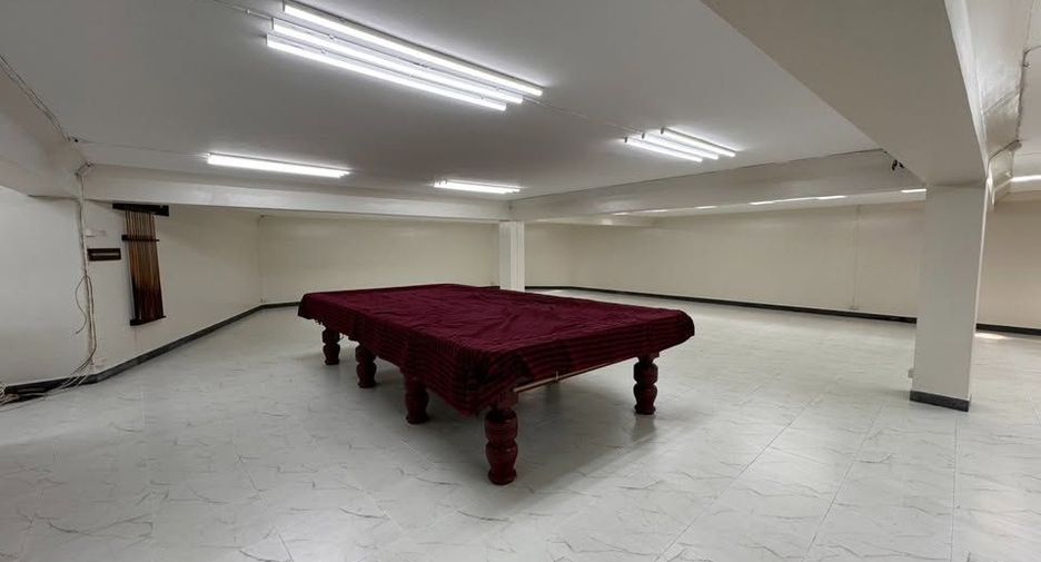 Haus zur Miete mit 4 Zimmer in Watthana, Bangkok