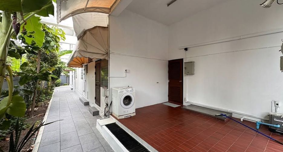 Haus zur Miete mit 4 Zimmer in Watthana, Bangkok