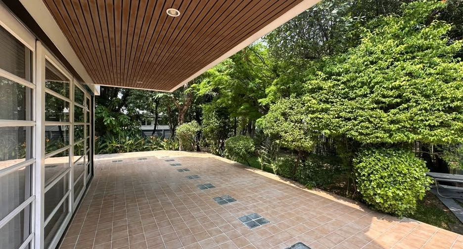 Haus zur Miete mit 4 Zimmer in Watthana, Bangkok