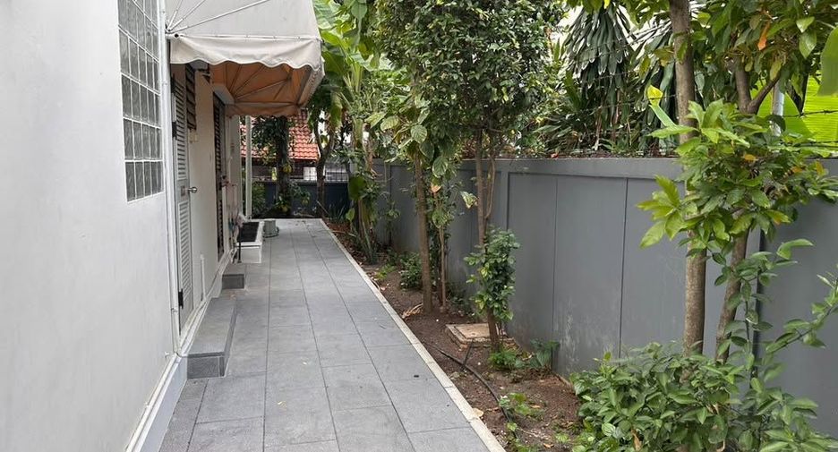 Haus zur Miete mit 4 Zimmer in Watthana, Bangkok