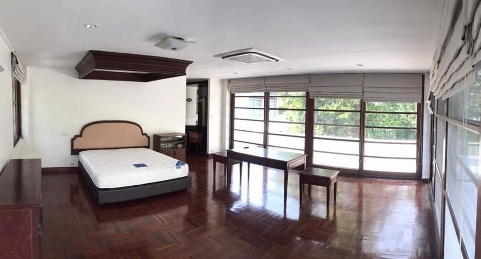 Haus zur Miete mit 4 Zimmer in Watthana, Bangkok
