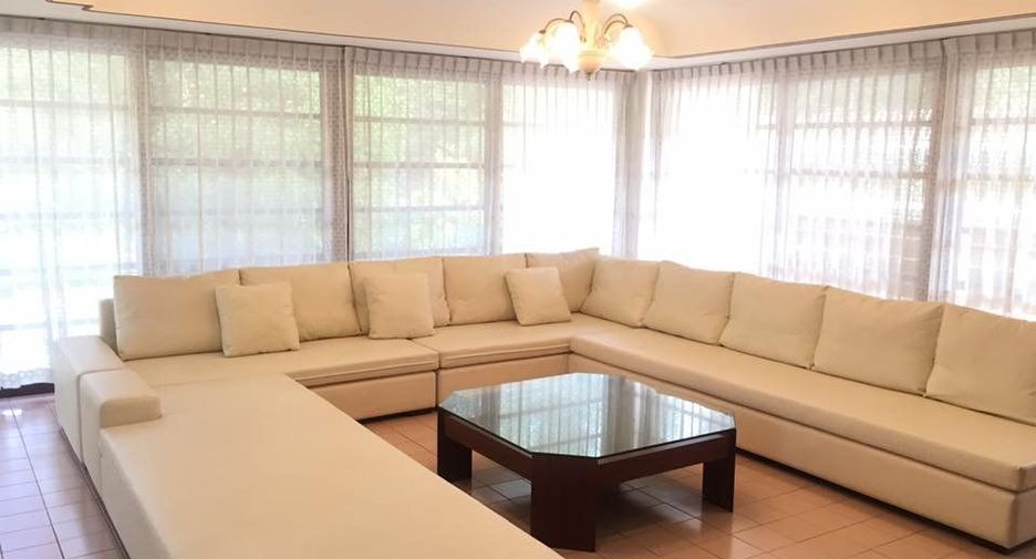 Haus zur Miete mit 4 Zimmer in Watthana, Bangkok