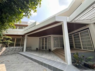 À louer 4 chambres maison à Watthana, Bangkok