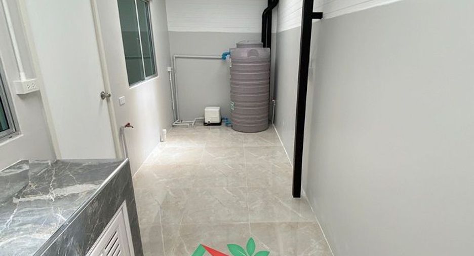 For sale 3 bed townhouse in Krathum Baen, Samut Sakhon