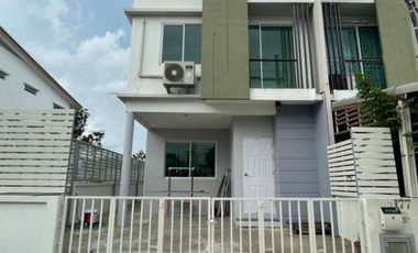 Reihenhaus zur Miete mit 4 Zimmer in Prawet, Bangkok