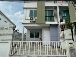Reihenhaus zur Miete mit 4 Zimmer in Prawet, Bangkok