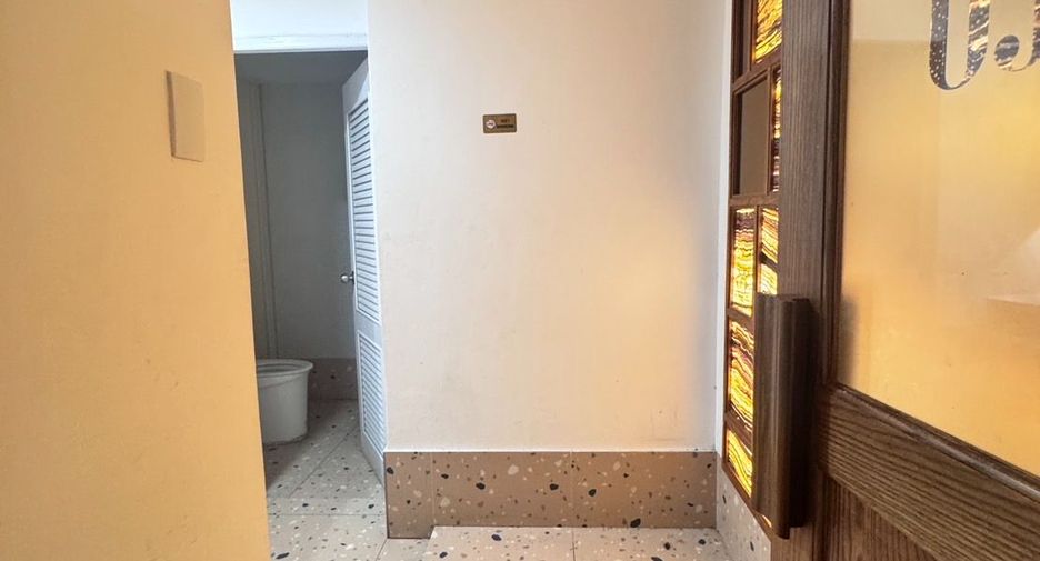 For rent retail Space in Phaya Thai, Bangkok