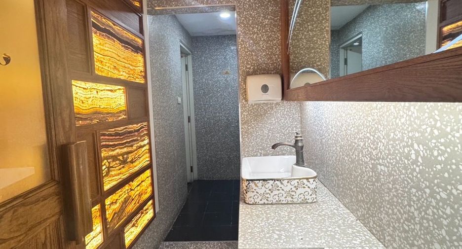For rent retail Space in Phaya Thai, Bangkok