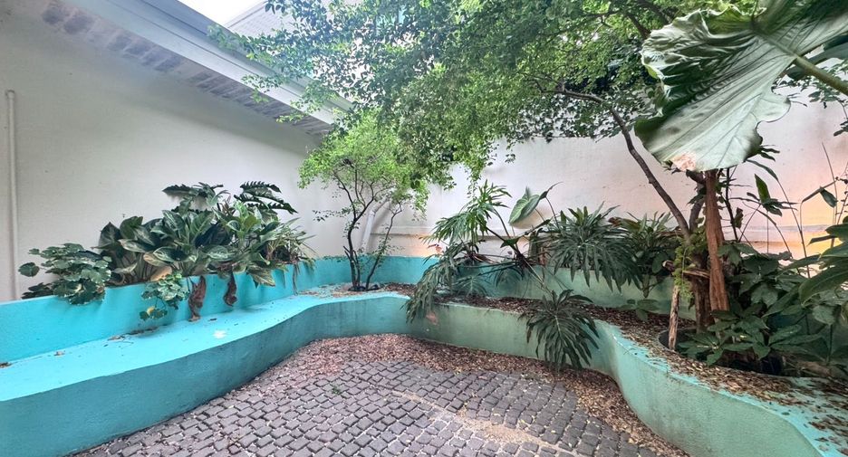 For rent retail Space in Phaya Thai, Bangkok