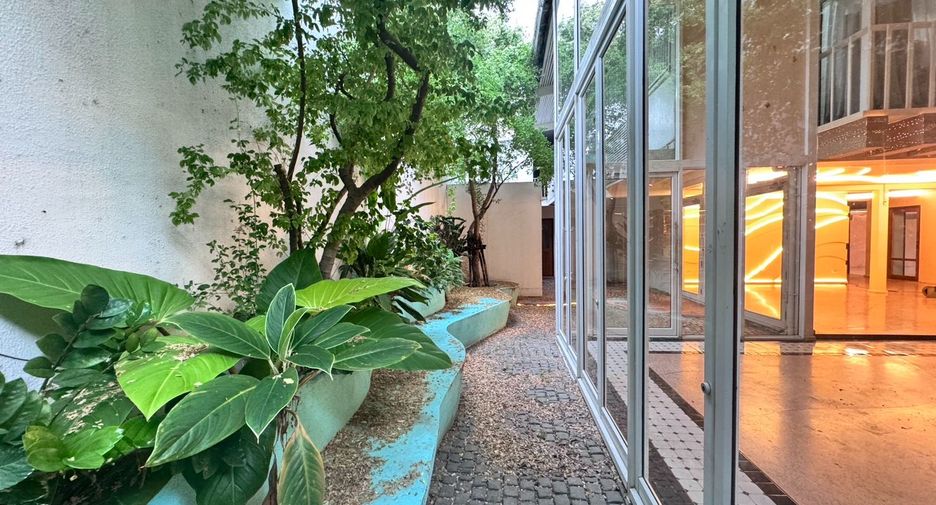 For rent retail Space in Phaya Thai, Bangkok