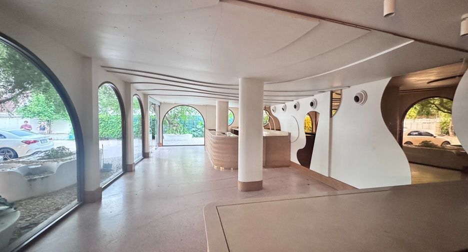 For rent retail Space in Phaya Thai, Bangkok