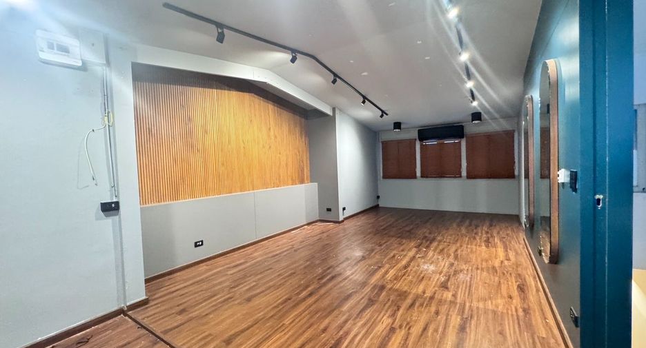 For rent retail Space in Phaya Thai, Bangkok
