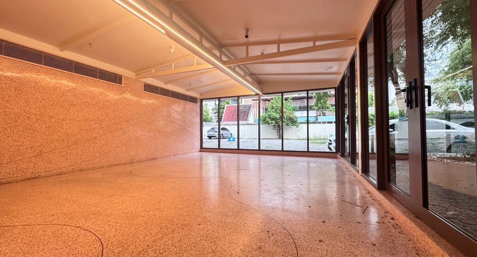 For rent retail Space in Phaya Thai, Bangkok