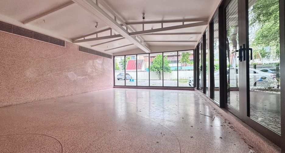 For rent retail Space in Phaya Thai, Bangkok