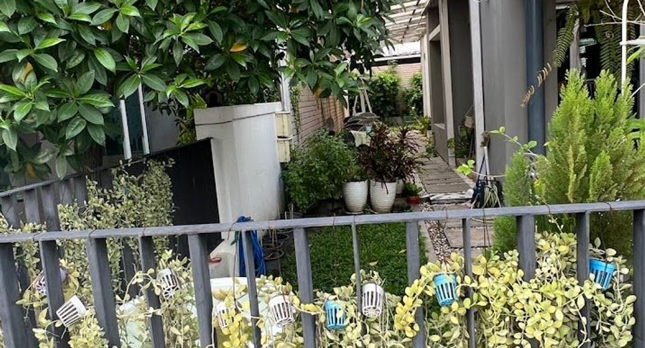 For rent and for sale 3 bedrooms house in Lak Si, Bangkok