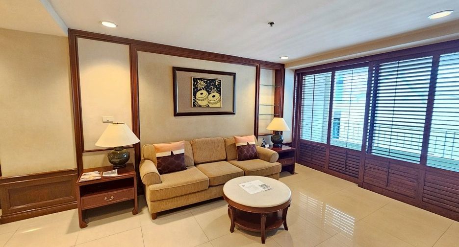 À louer 2 chambres appartement avec services à Watthana, Bangkok