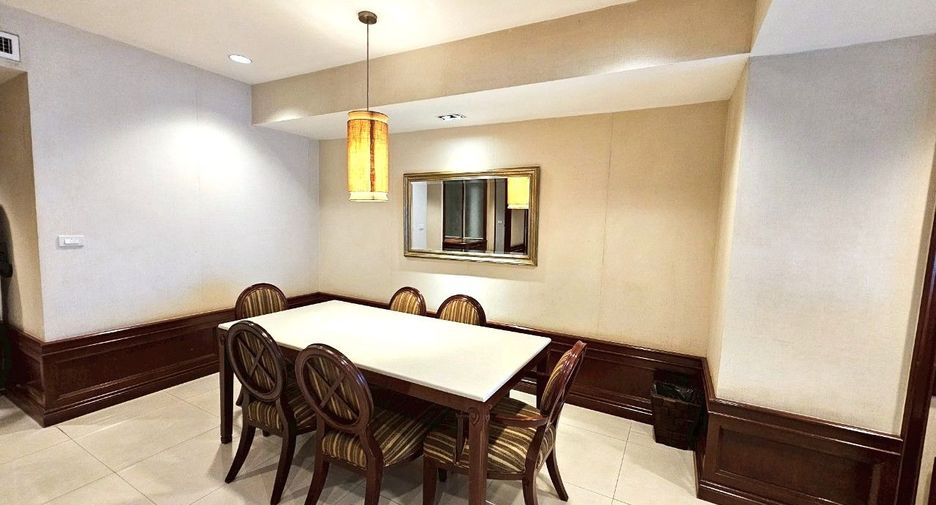 À louer 2 chambres appartement avec services à Watthana, Bangkok