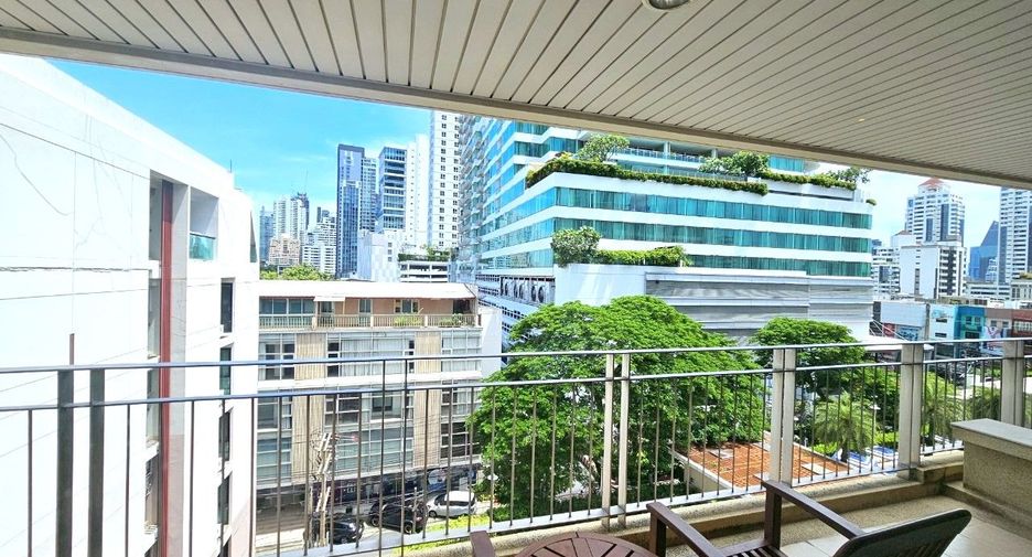 À louer 2 chambres appartement avec services à Watthana, Bangkok