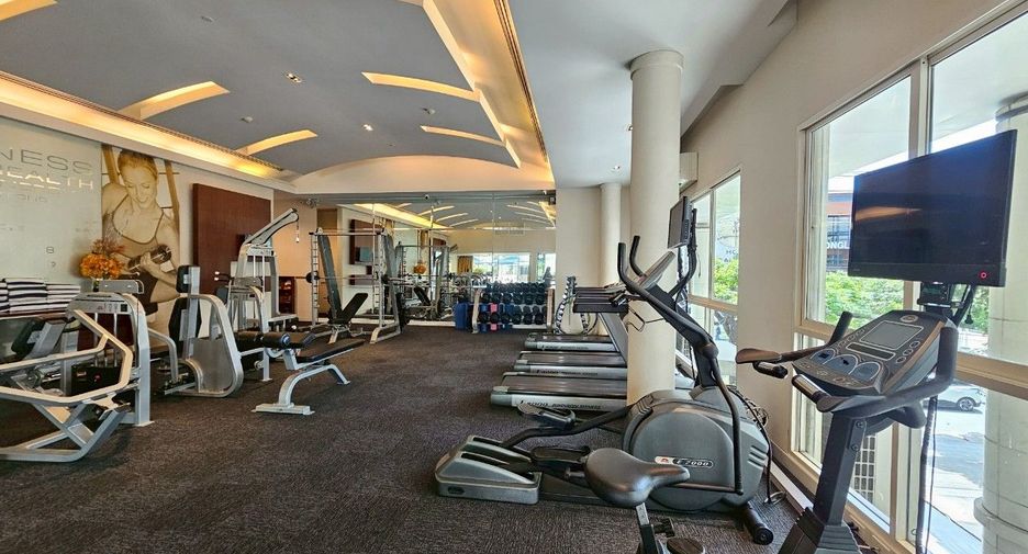 À louer 2 chambres appartement avec services à Watthana, Bangkok