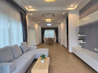 Villa en alquiler y en venta de 4 habitaciones en Mueang Chiang Mai, Chiang Mai