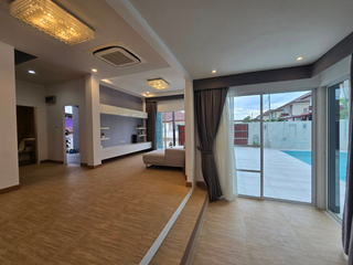 Villa en alquiler y en venta de 4 habitaciones en Mueang Chiang Mai, Chiang Mai