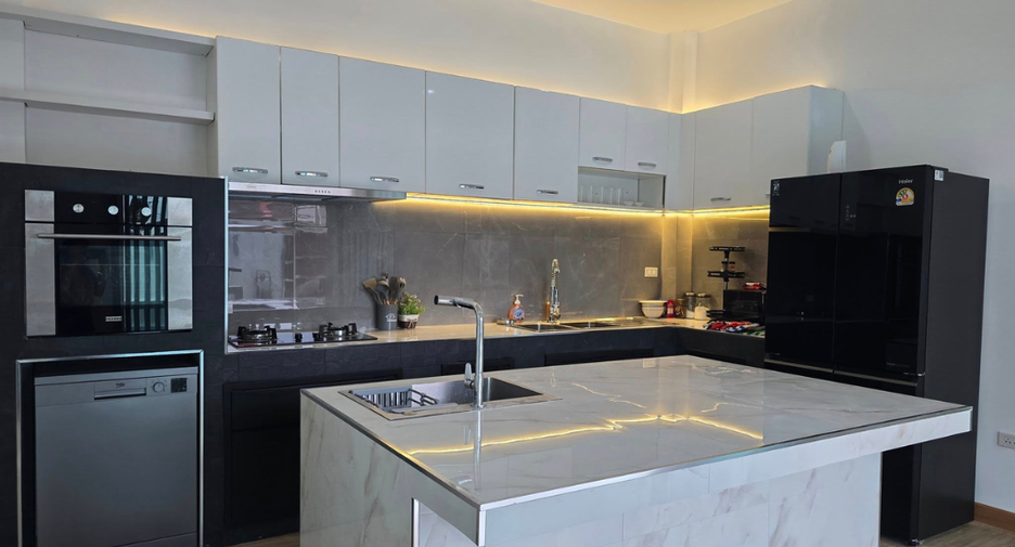 For rent and for sale 4 bedrooms villa in Mueang Chiang Mai, Chiang Mai