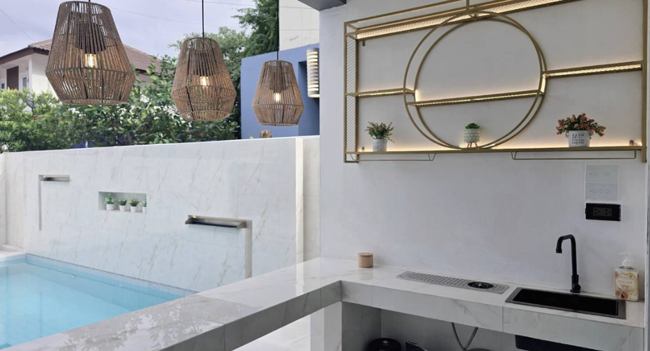 For rent and for sale 4 bedrooms villa in Mueang Chiang Mai, Chiang Mai