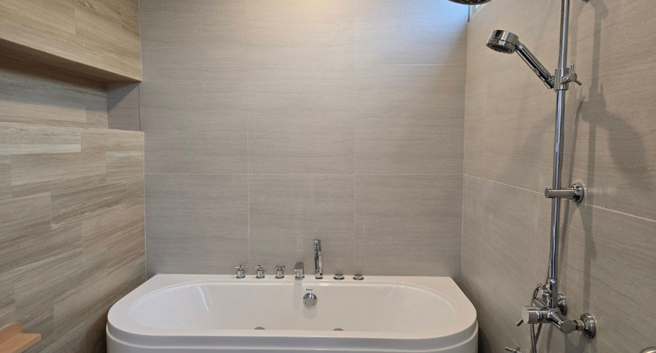 For rent and for sale 4 bedrooms villa in Mueang Chiang Mai, Chiang Mai