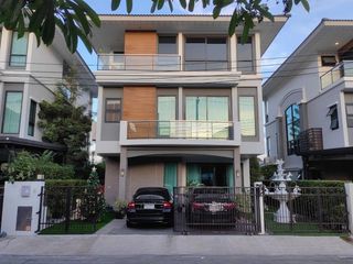 For sale 6 bedrooms house in Bang Kapi, Bangkok