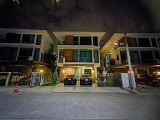For sale 6 bedrooms house in Bang Kapi, Bangkok