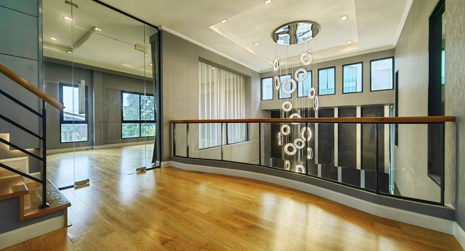 For sale 6 ベッドルーム house in Bang Kapi, Bangkok