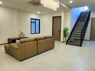 For sale 3 ベッドルーム house in Phra Khanong, Bangkok