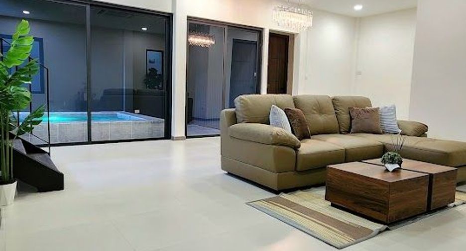 For sale 3 bedrooms house in Phra Khanong, Bangkok