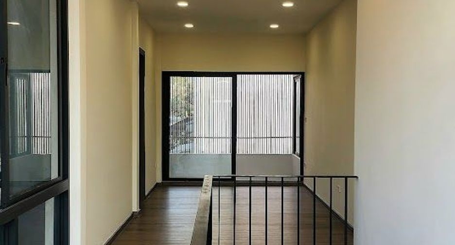 For sale 3 bedrooms house in Phra Khanong, Bangkok