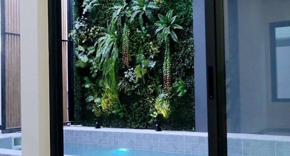 For sale 3 bedrooms house in Phra Khanong, Bangkok